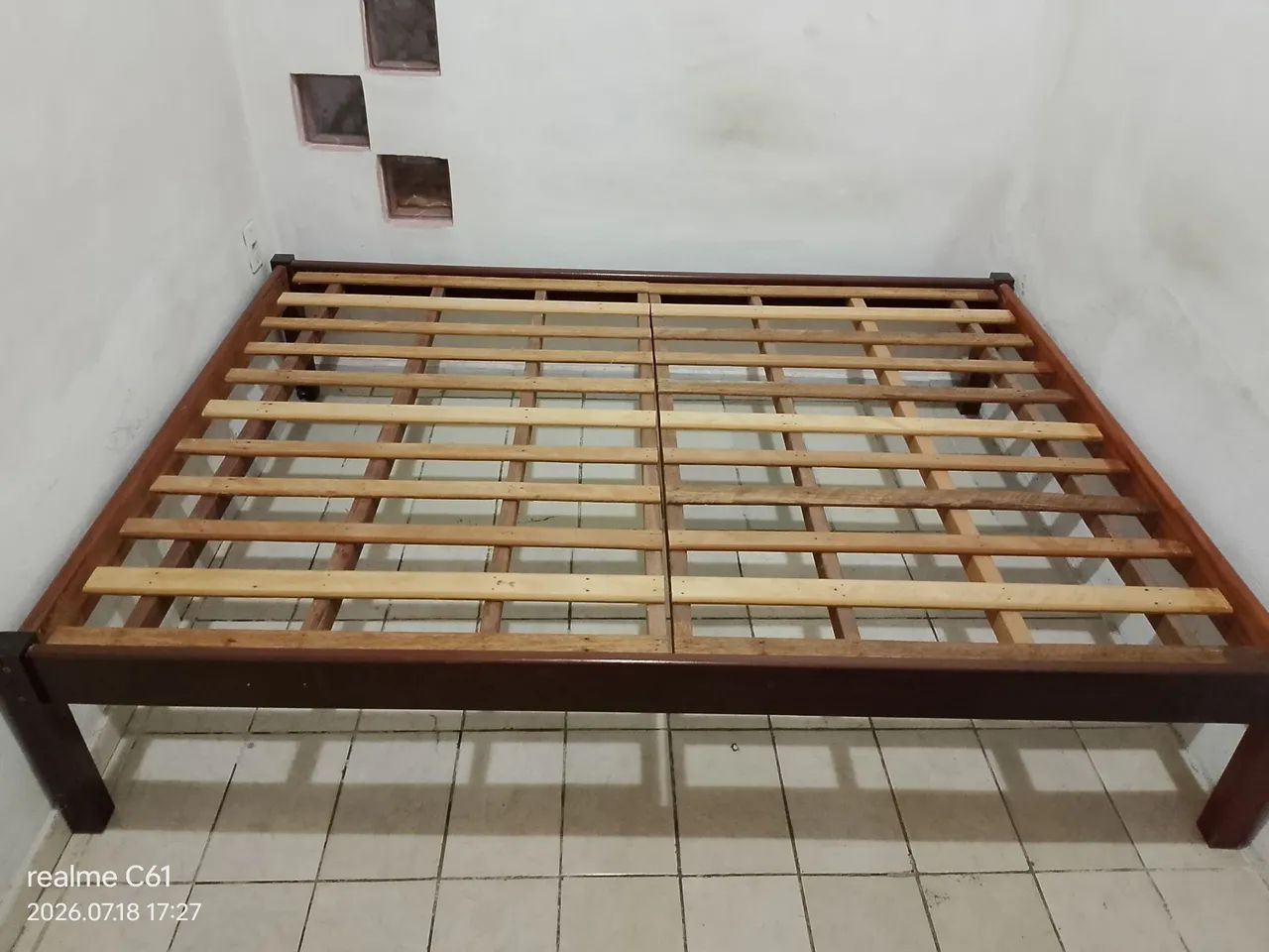 Cama projetada em madeira maciça - Massaranduba  - Foto 4