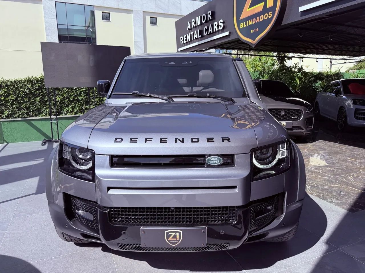 Land Rover Defender 2022