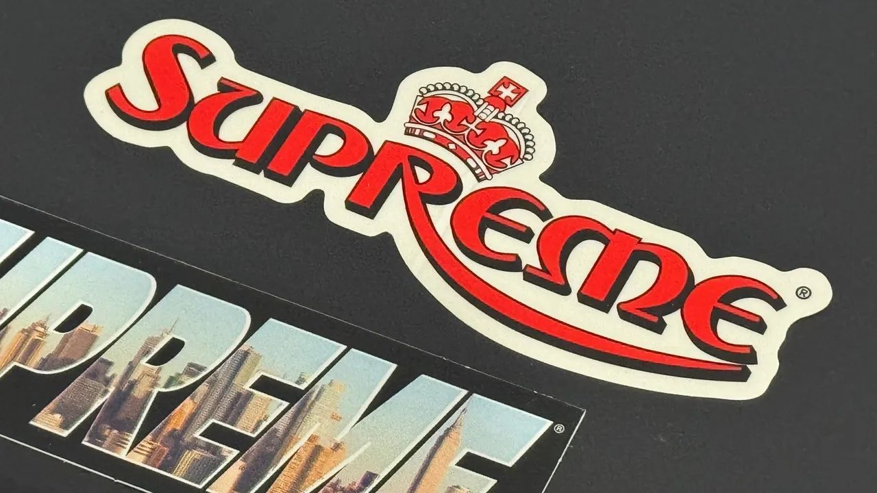 3 adesivos supreme - Foto 4