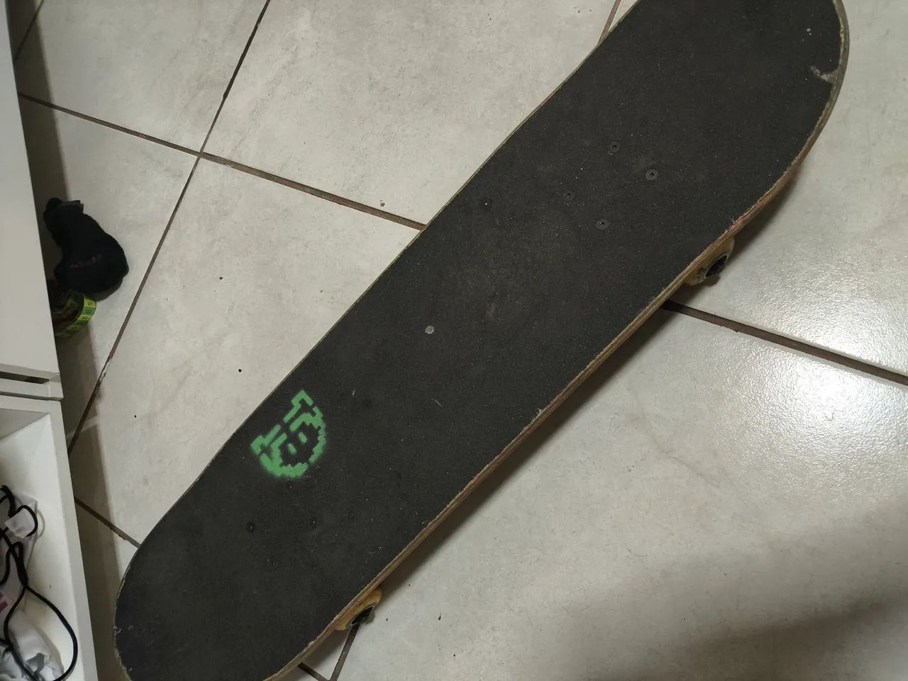 SKATE NIVEL PROFICIONAL COM SHAPE DE MEAPLE E LIXA INTERNACIONAL