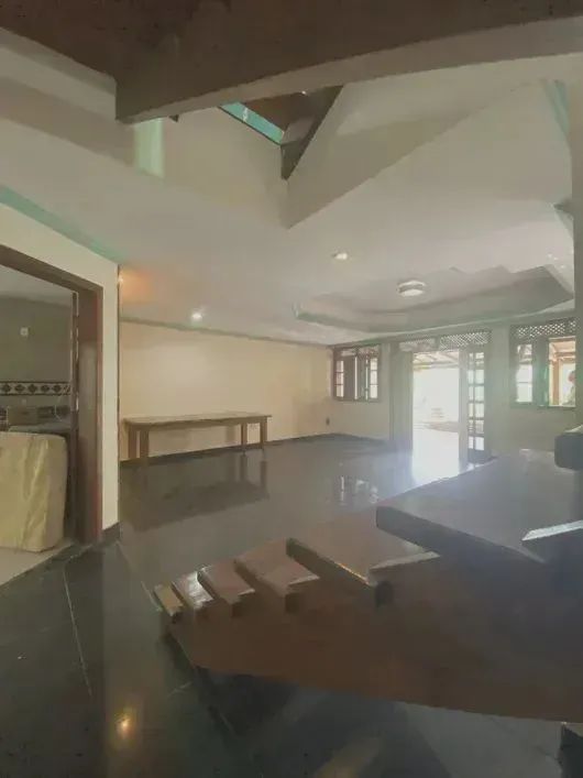 Casa Triplex à Venda no Bairro Castália