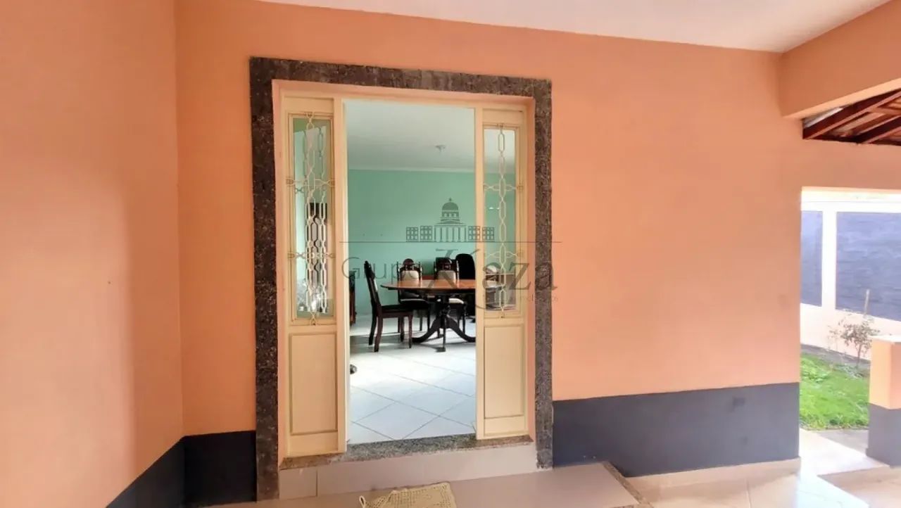 Casa Térrea com Edícula - Chácaras Pousada do Vale - 5 Dormitórios - 160,80m². - Foto 3