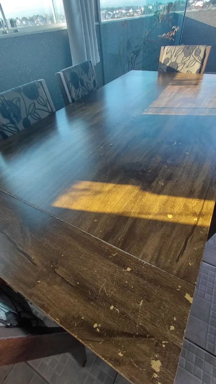 Mesa em madeira com 6 cadeiras estofadas - Foto 5