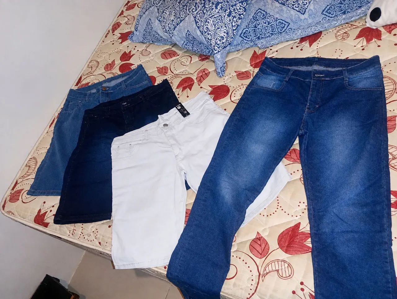 Roupas novas e simonovas masculinas camisas tamanhos G e bermudas e calça numero 44  - Foto 2