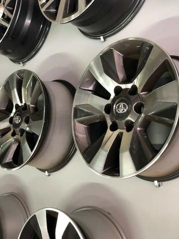Rodas Aro 17 Toyota Hilux Original SRV Graphite Diamond - Foto 16