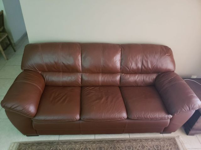 Sofa 100% couro legitimo 3 lugares