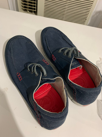 sapatenis crocs