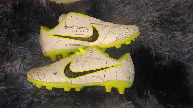 chuteira da nike verde fluorescente