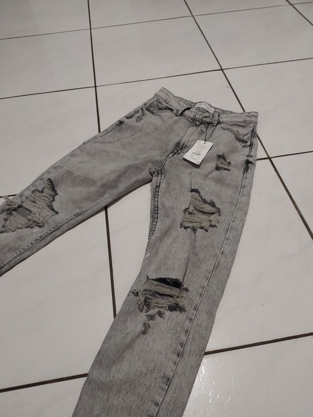 Vendo calça jeans nova  - Foto 3