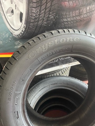 2 pneus 195/60 r15 remolde Crystone (inmetro, garantia, borracha vipal) - Foto 2