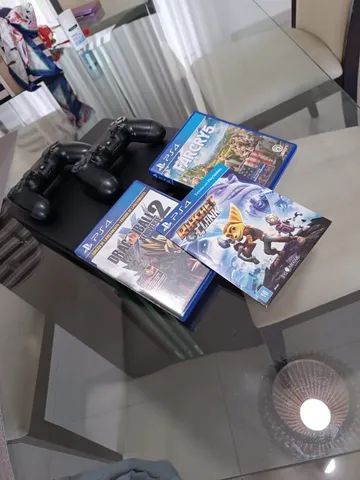 PlayStation 4 com 2 controles e 3 jogos Novíssimo
