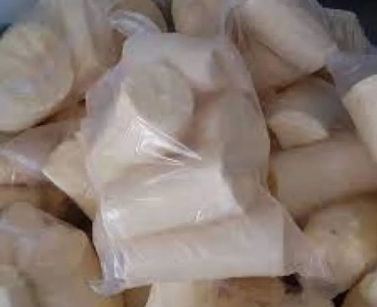 Galinha Semi Caipira Inteira Limpa & Mandioca Cascada kg - Foto 2