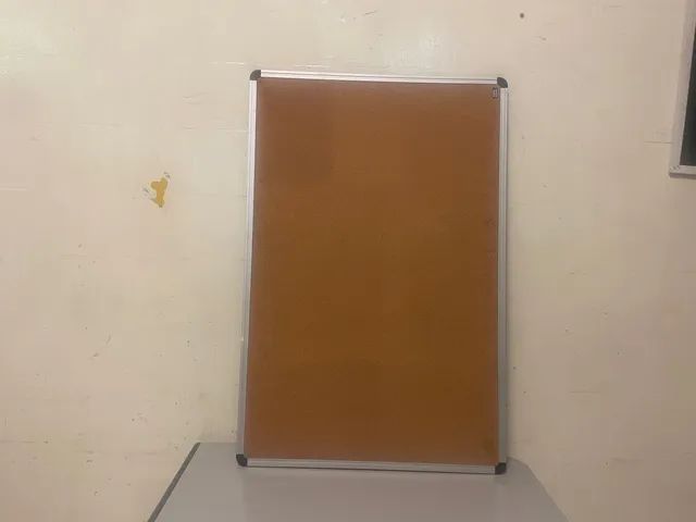 Quadro de aviso cortiça para escritorio