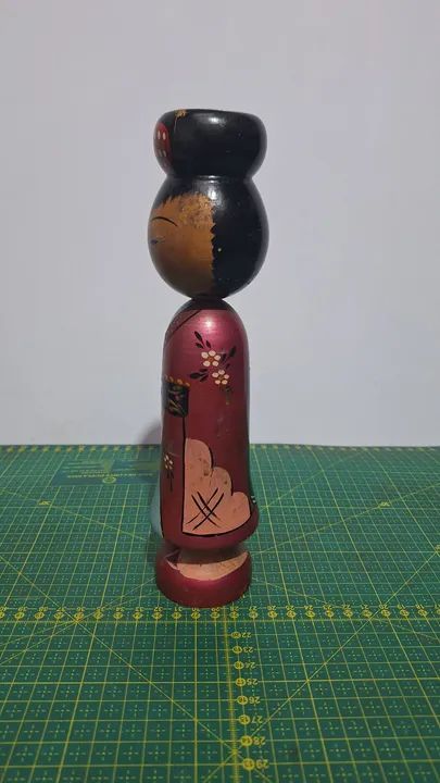 Gueixa de madeira pintada à mão - Foto 2