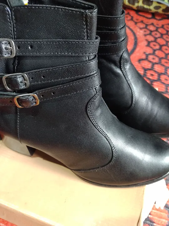 Bota Feminina de Couro Preta