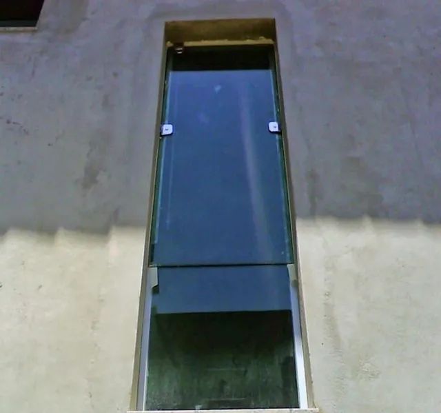 Báscula de banheiro em vidro temperado sob medida 