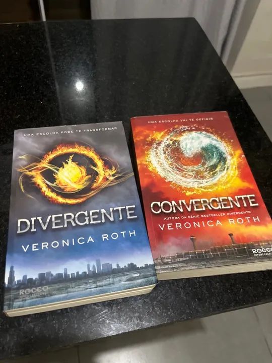 Divergent and Convergent Books - Veronica Roth