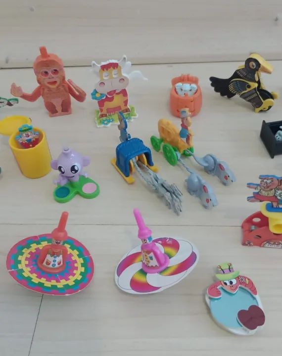 Lote com 21 miniaturas Kinder Ovo - Foto 2
