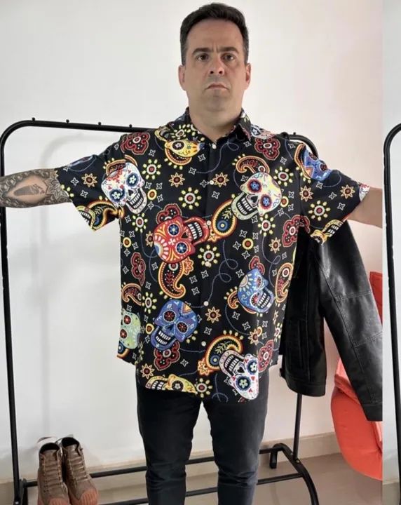 Camisa Estampada Caveira - G  - Foto 2