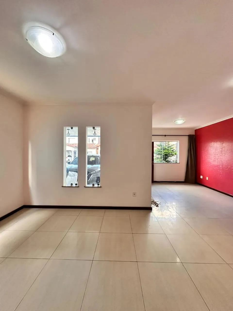Alugo casa no Cidade Jardim I, c/ 5 quartos, sendo 2 suítes, sala de estar e jantar e cozi