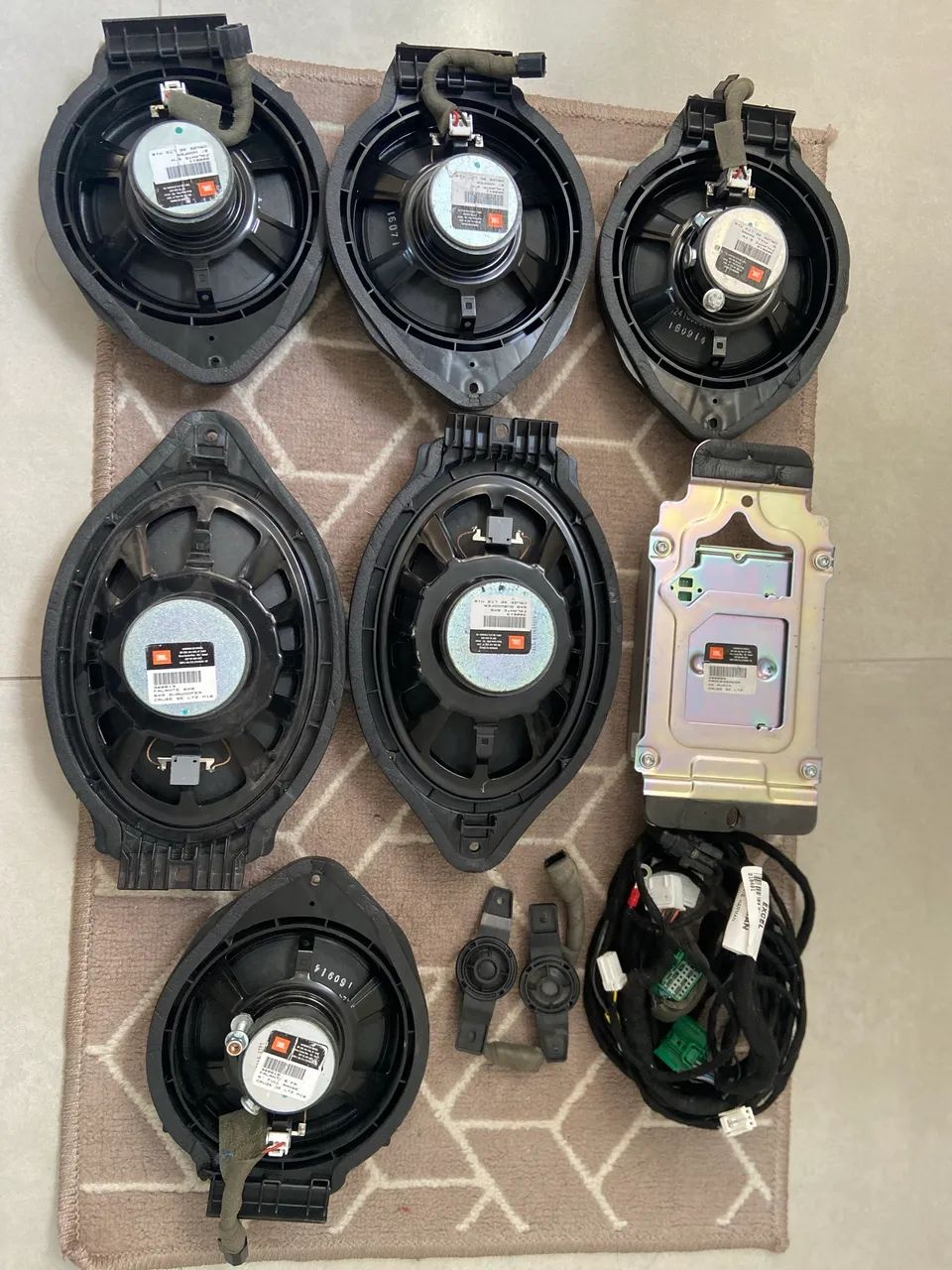 Som original JBL para carro Cruz 2019 - Foto 2