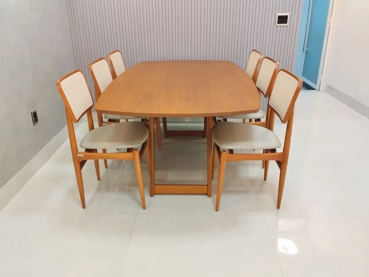 Mesa de Jantar em Madeira Maciça - Foto 2