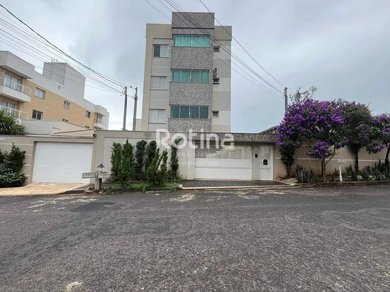 Apartamento para alugar, 3 quartos, Santa Mônica - Uberlândia/MG - Rotina Imobiliária