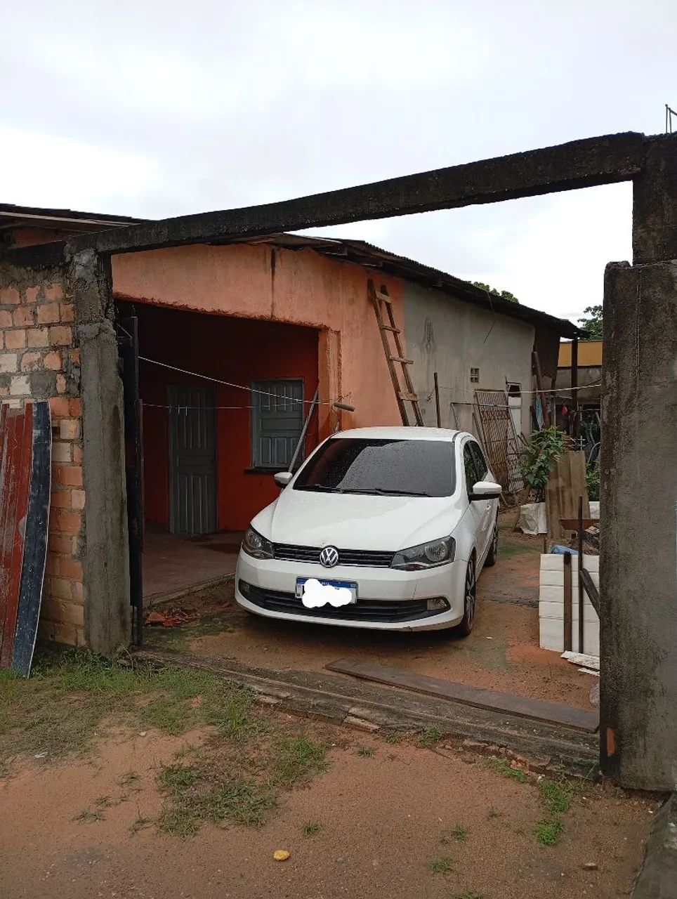 Alugo casa 