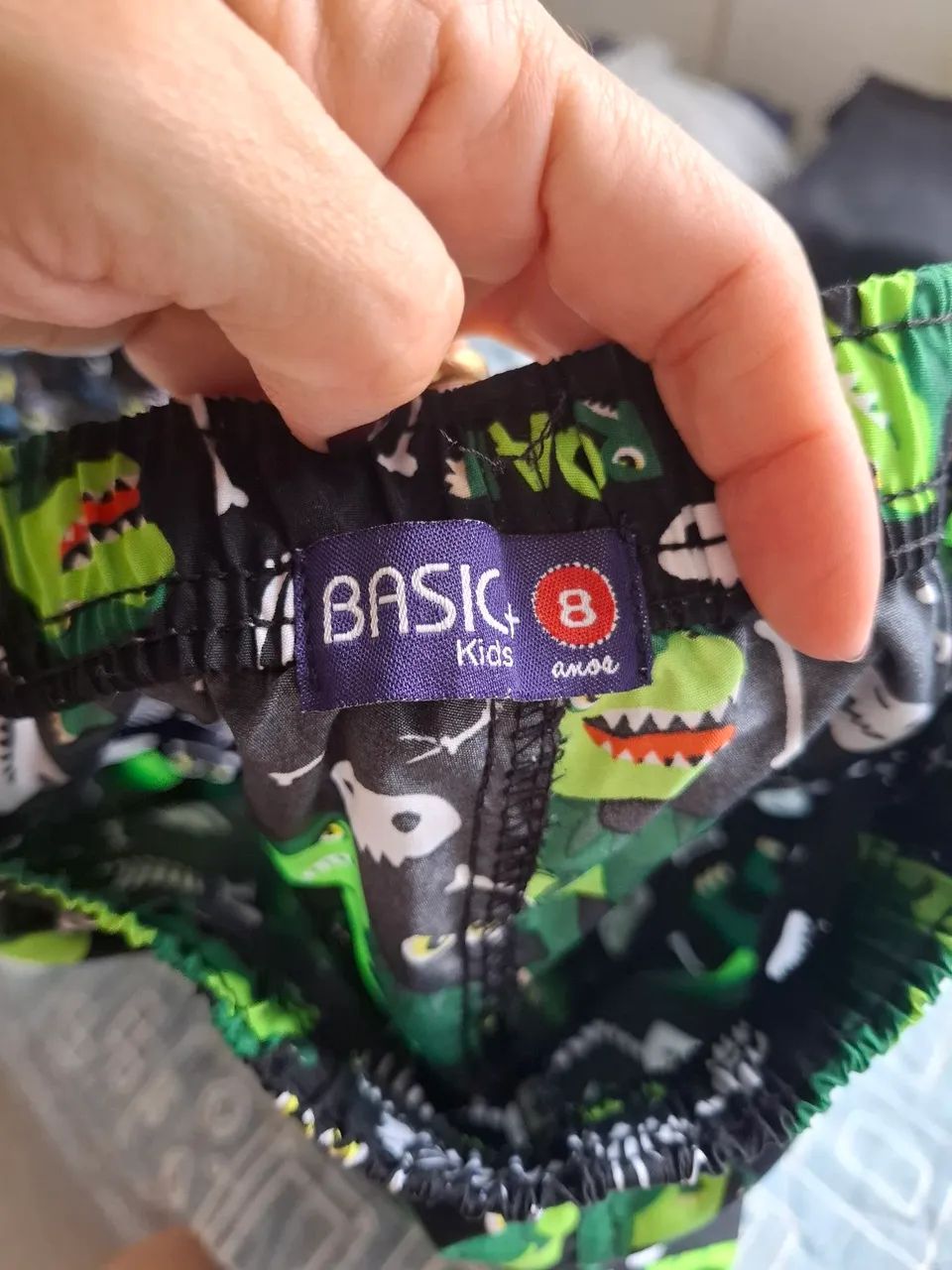 Bermuda estampada dinossauros - Basic Kids 8 anoscomo nova - Foto 2