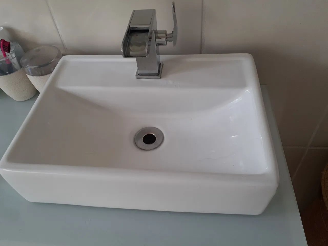 Armário de Banheiro com Espelho e Cuba, Usado - Foto 4