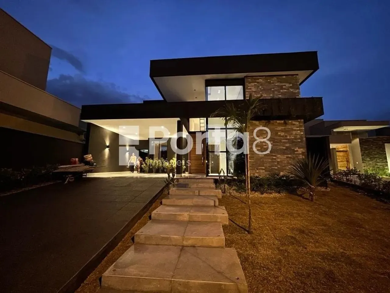 Casa incrível no Gaivota 2 com energia solar, suítes planejadas e piscina para venda e alu