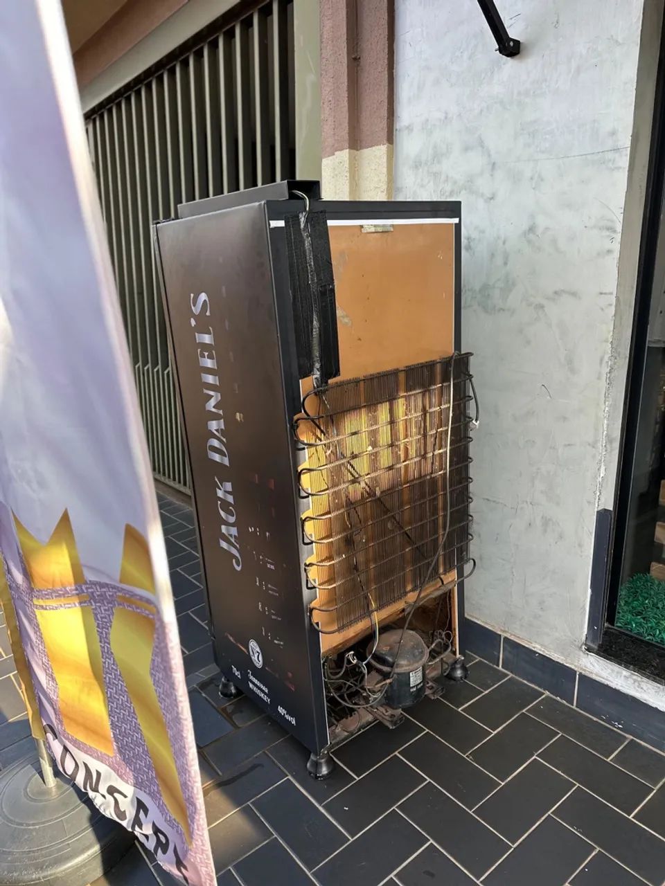 Mini Geladeira Jack Daniel's - Perfeita para seu espaço! - Foto 3