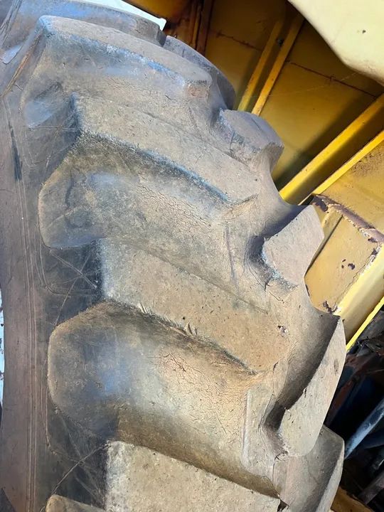 Trator CBT 2105 com lâmina (raridade) - Foto 6