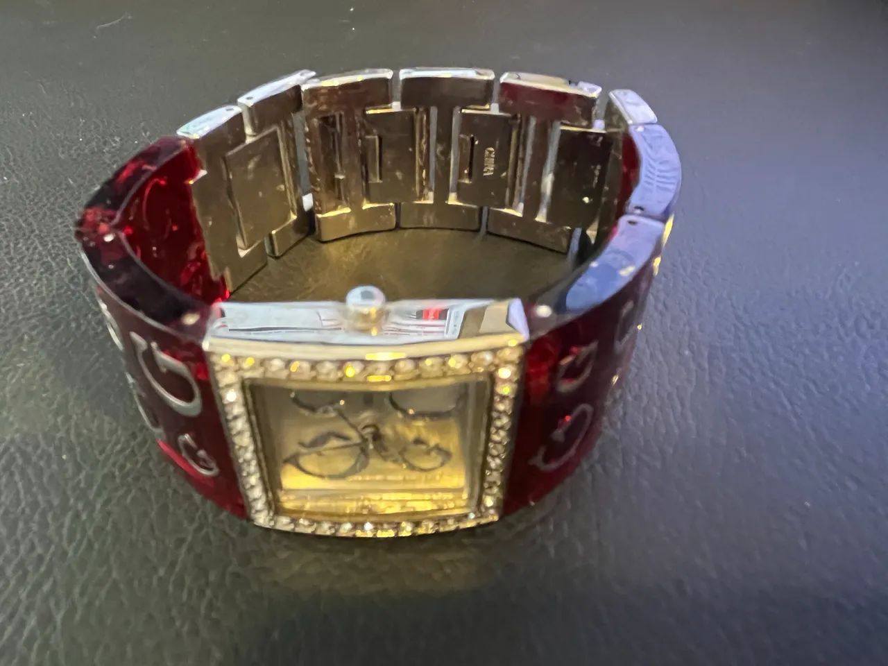 Relógio Guess feminino vermelho com detalhes - Foto 2
