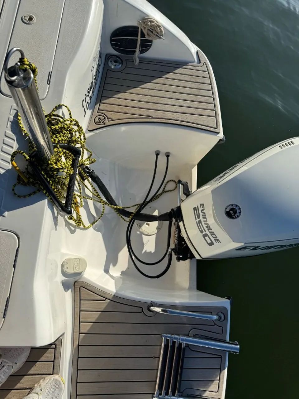 Tempest 24 pés com motor evinrude 250hp e-tec  - Foto 3