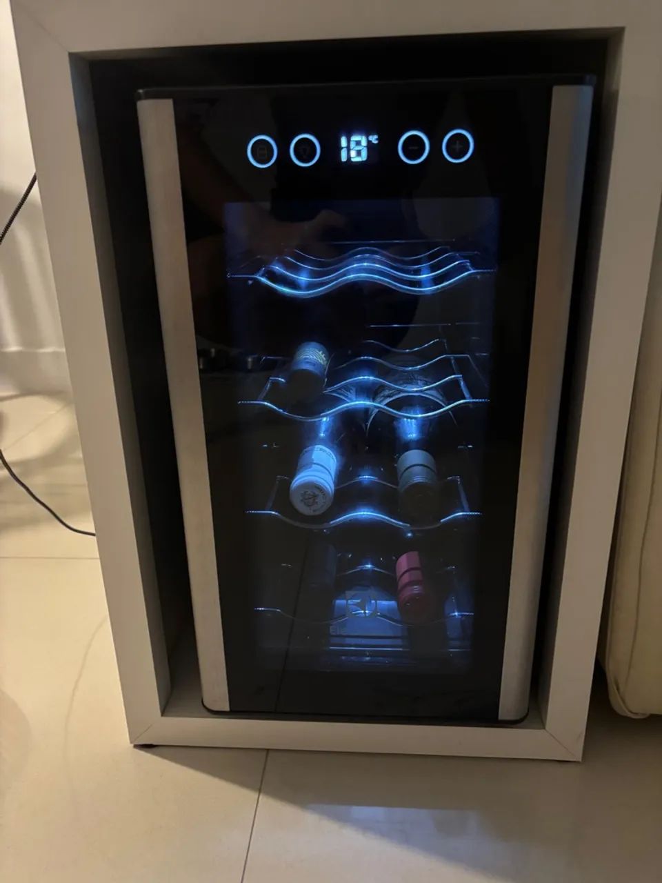 Adega de Vinho Climatizada Electrolux 8 Garrafas - Foto 2