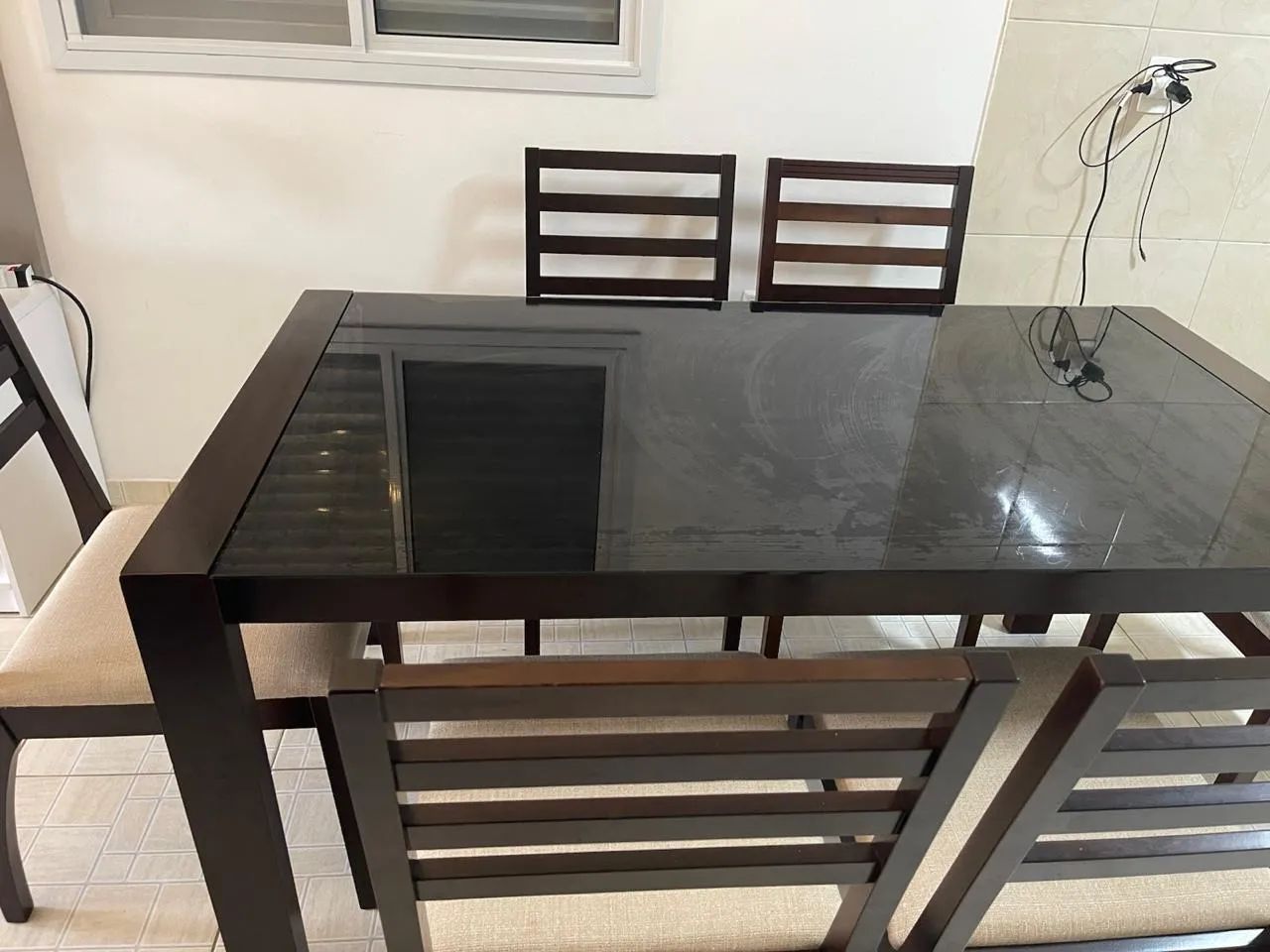 Conjunto mesa retangular e 6 cadeiras 