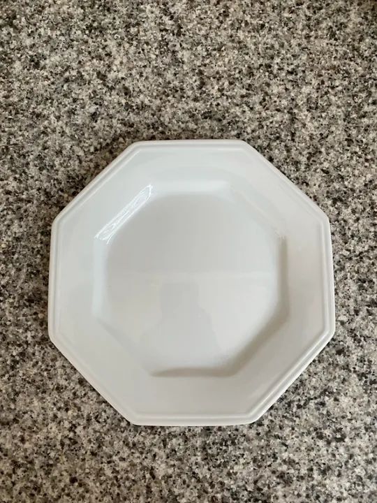 50 Pratos rasos e 25 de sobremesa 