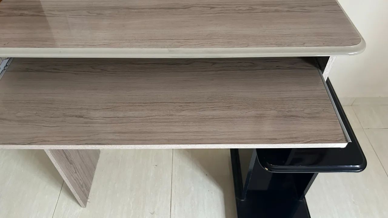 Mesa para Computador/Escrivaninha Compacta - Design Moderno!65685582819842123