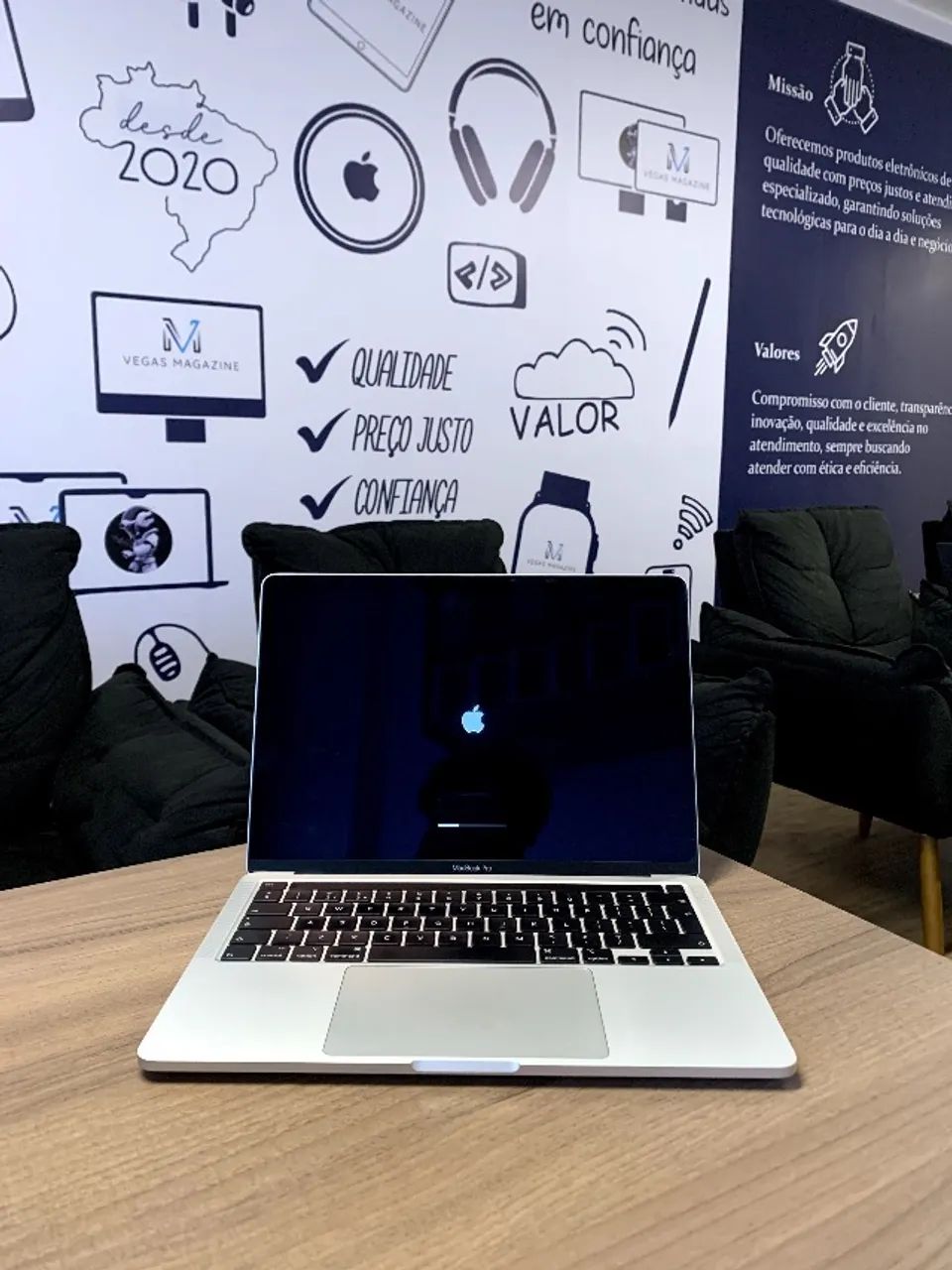 MacBook Pro 13? 2020 i7 TOUCH BAR 32GB 512TB - semi novo