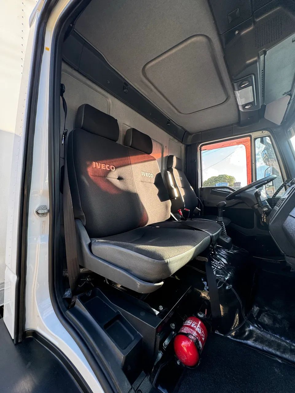 IVECO 170e21 ? BAÚ 2023 - Foto 15