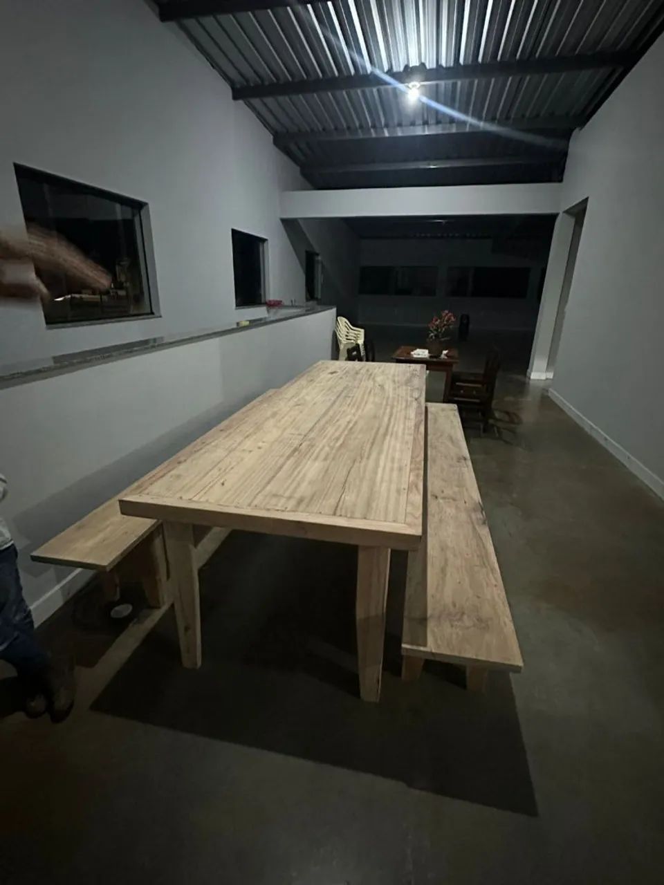 Mesa de jantar  grande de madeira nobre Ângico com 2  bancos  - Foto 3