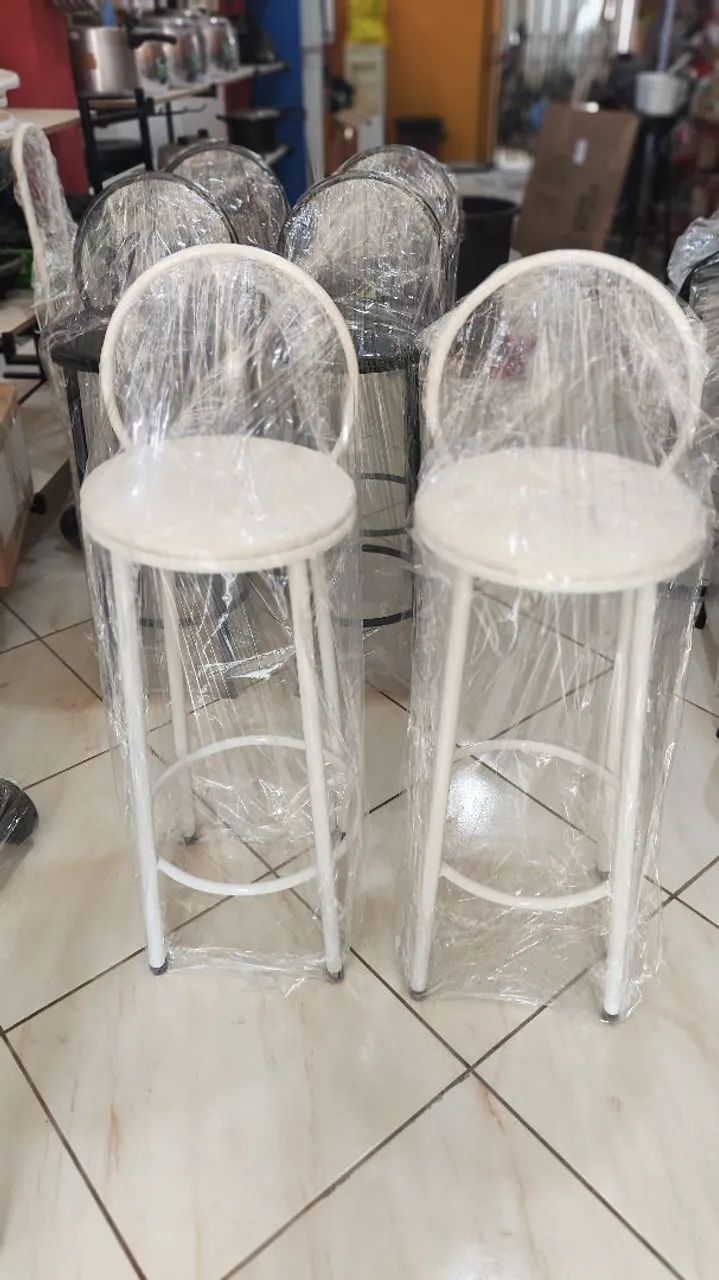 Banquetas Brancas com Encosto a unidade R$85,00  - Foto 4