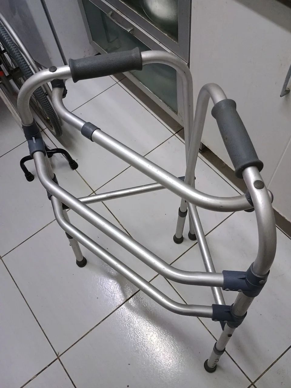 Cadeira de rodas+2brindes - Foto 3