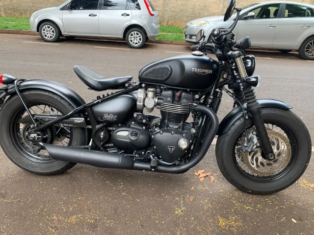 Vendo Triumph Bonneville Bobber 1200 ano 2019 muito nova em goiânia