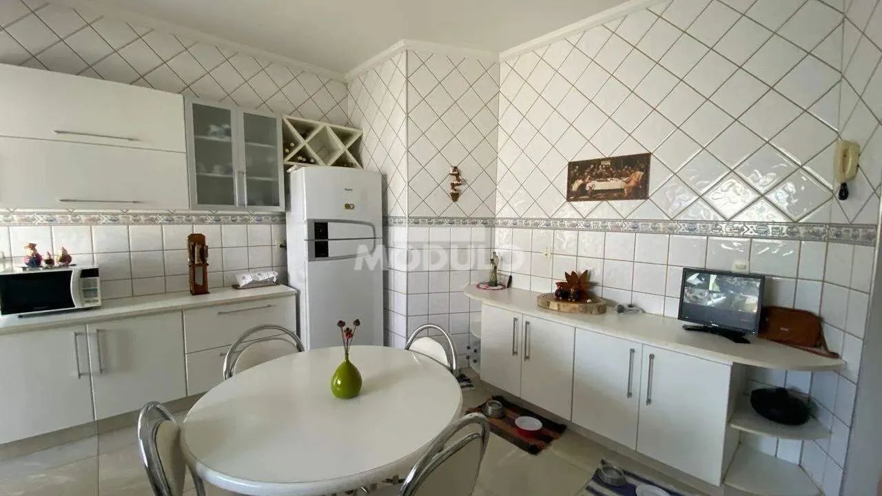 Casa residencial para locação Bairro Santa Mônica com 3 quartos - Foto 5