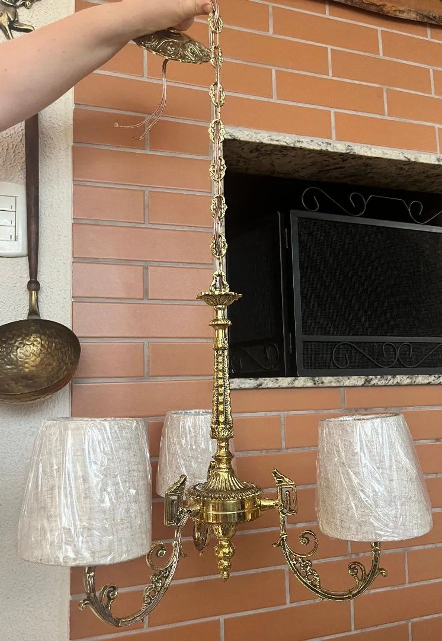 Lustre antigo em bronze maciço para três lâmpadas com cúpulas em linho - Foto 3
