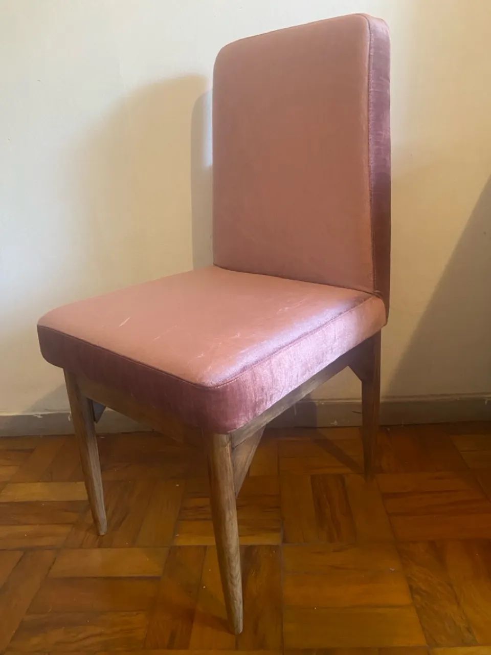 Cadeira Vintage em Veludo Rosa