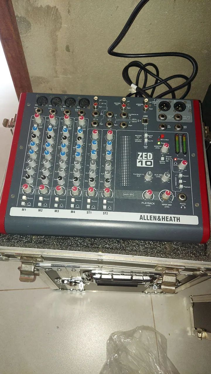 Mesa de som Allen&Heath Zed10