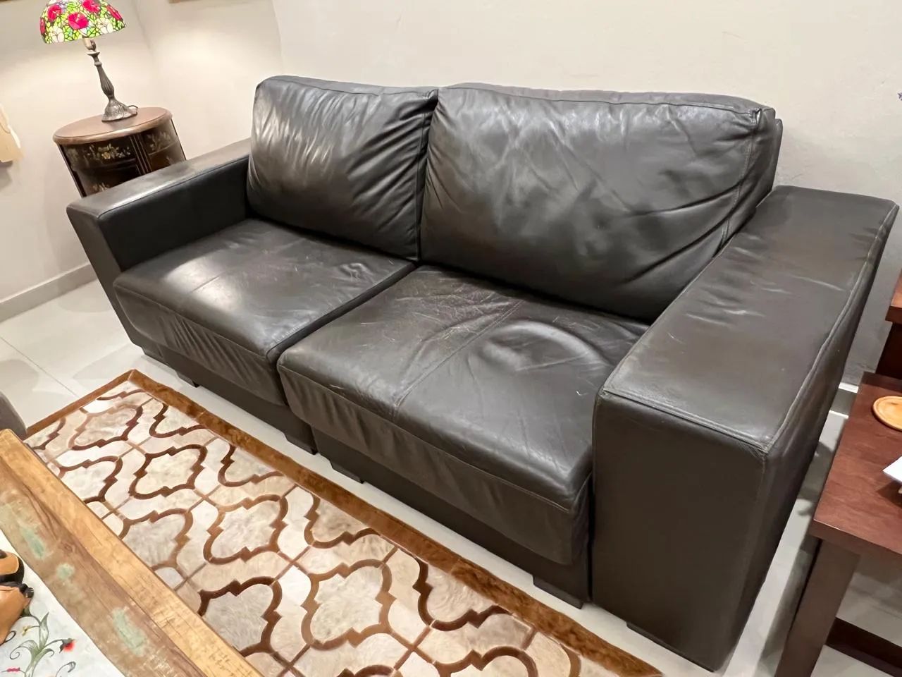 Sofá de couro 3 lugares - Conforto e elegância